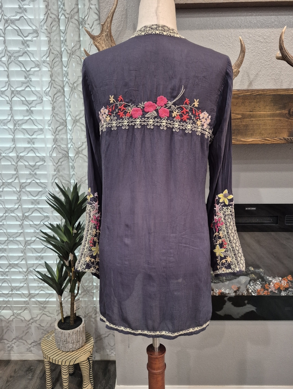 Johnny Was Embroidered Floral Tunic in Dark Navy Size XS - Picture 3 of 8